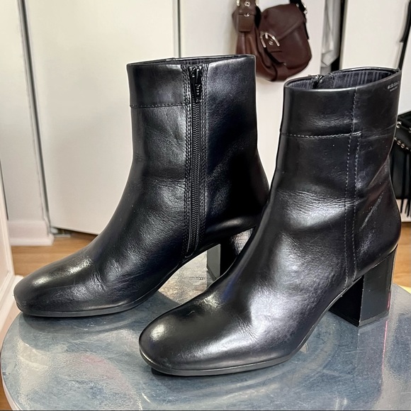 Vagabond Nicole Black Leather Blocked Mid
Heeled Ankle Boots With Round Toe - Picture 9 of 12